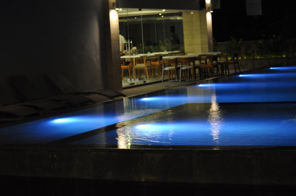 Harris Hotel Kuta Galleria - Bali מראה חיצוני תמונה